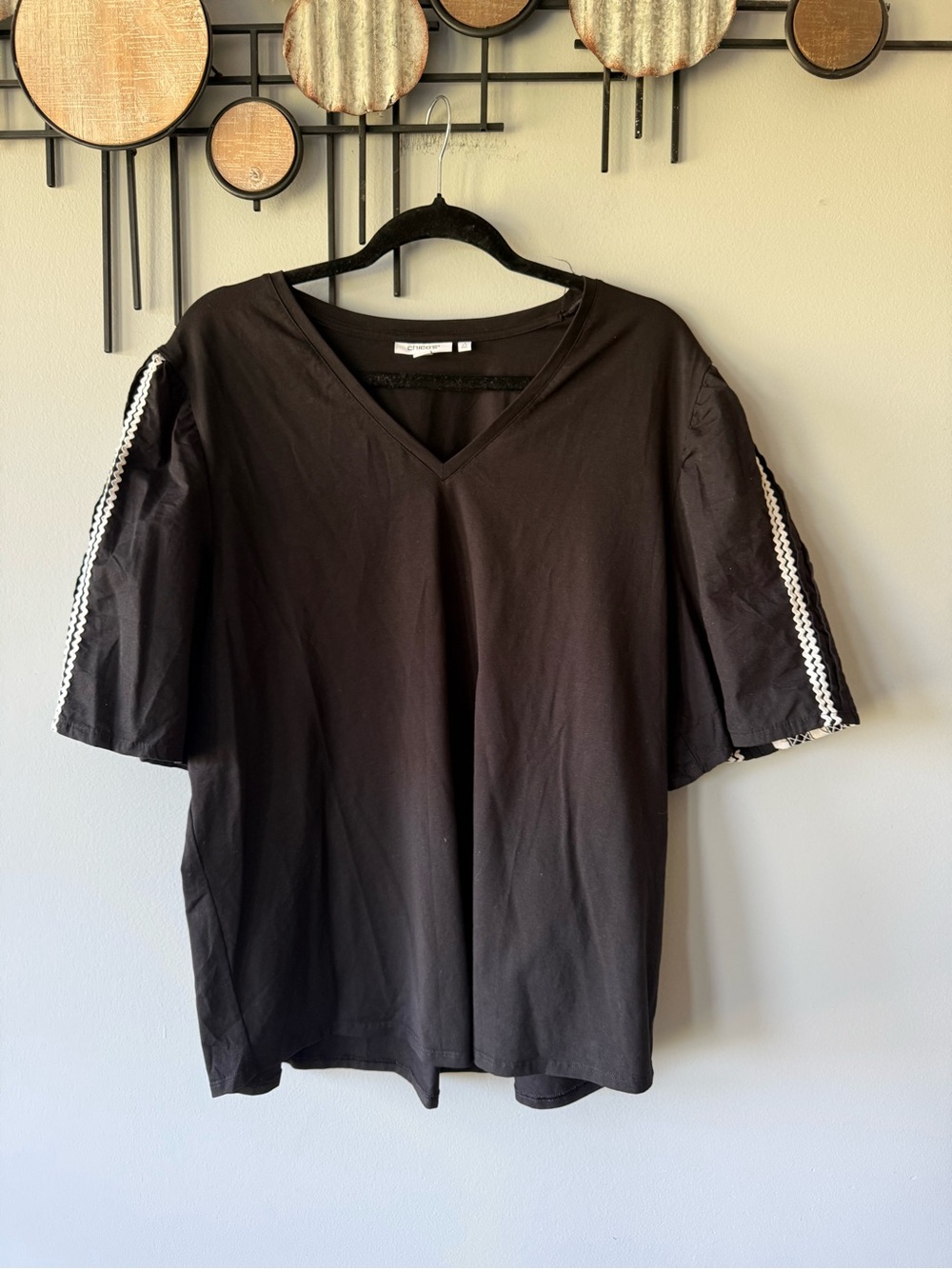 Chico's Black V-Neck Short Sleeve Shirt with White Trim